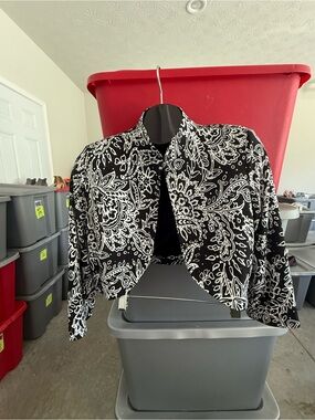 Black & White Floral Cropped Jacket - Women Jackets & Coats p48